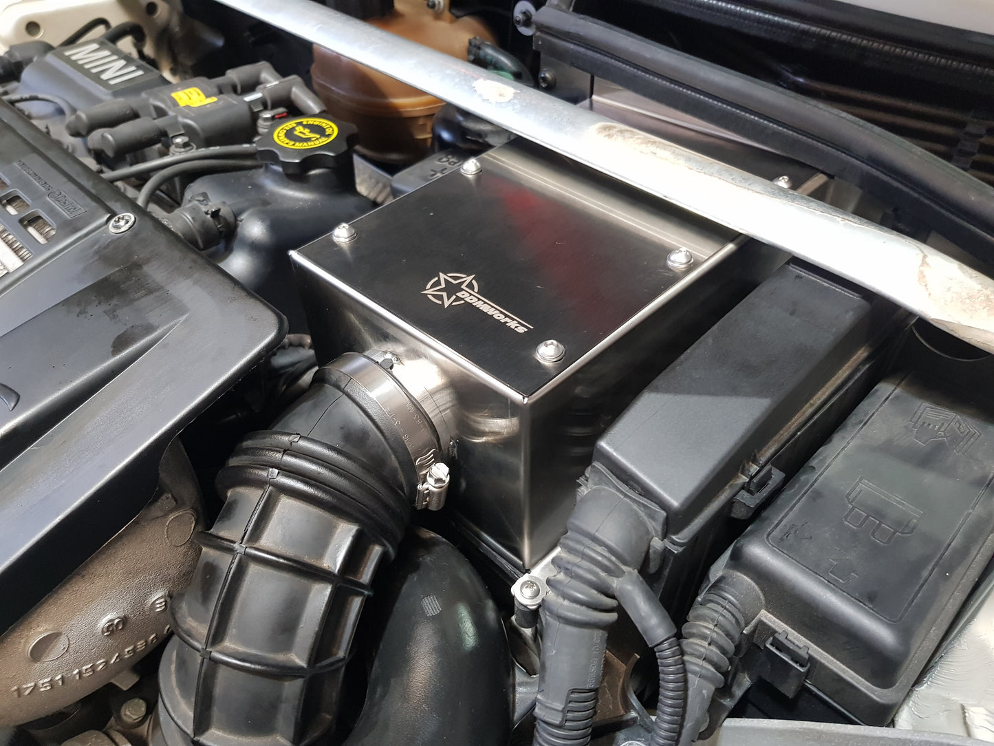 MINI Cooper S R53  Cold air intake (2002-2006)  (DDMworks )